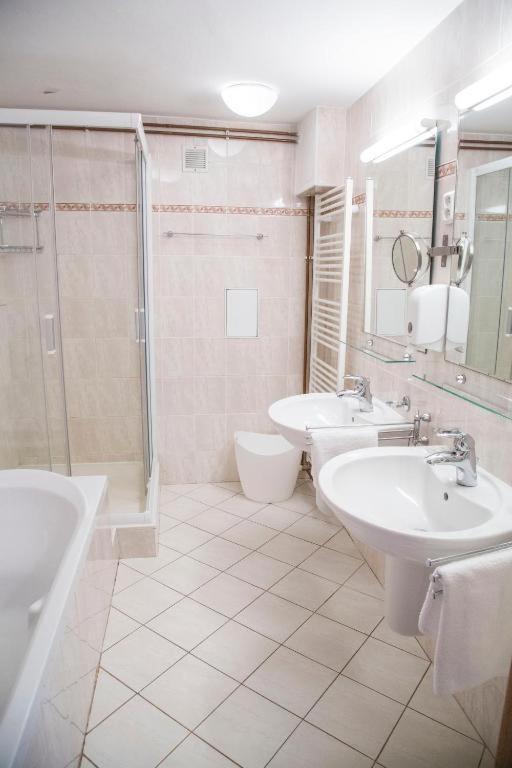 Wellness Hotel Orlik Kozarovice ภายนอก รูปภาพ