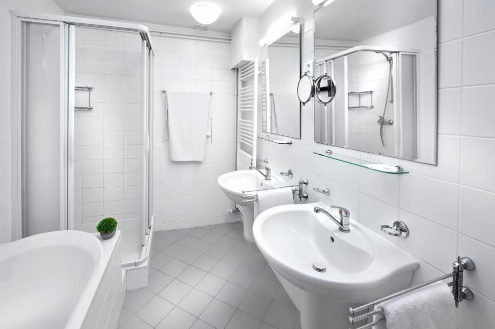 Wellness Hotel Orlik Kozarovice ภายนอก รูปภาพ