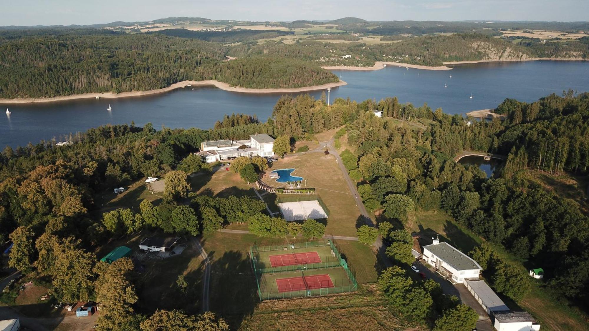 Wellness Hotel Orlik Kozarovice ภายนอก รูปภาพ